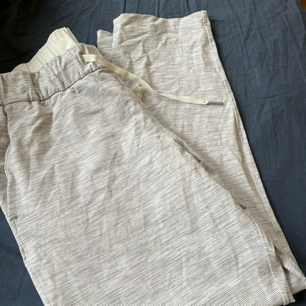 Lululemon on the fly pants